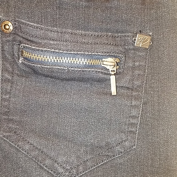 Shorts - Picture 2 of 4